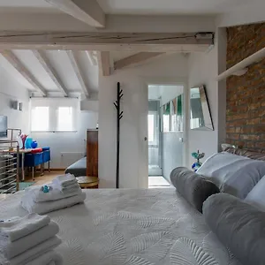  Apartment Biennale Gallery Loft Italy